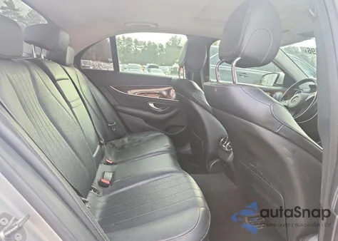 2017 Mercedes-Benz E 300 4Matic z USA, uszkodzony, nr VIN WDDZF4KBXHA215313